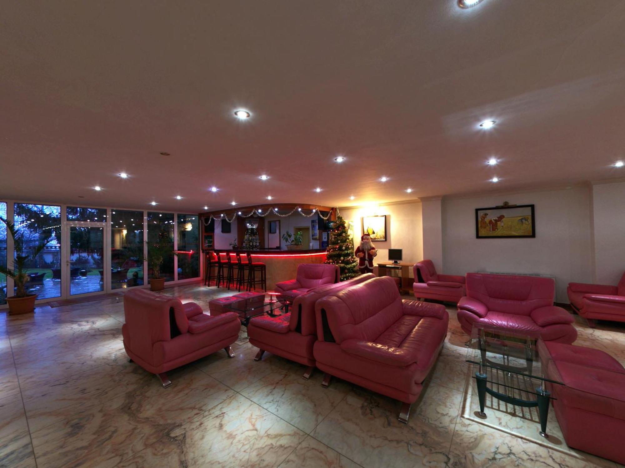 Zornica Hotel Kazanlŭk Esterno foto